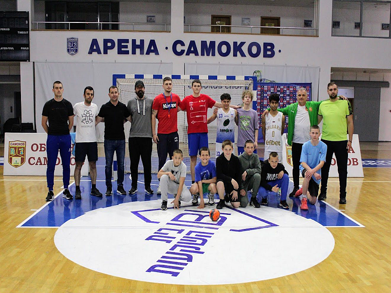 В края на седмицата в спортна зала „Арена Самоков“ се проведе Ден на хандбала
