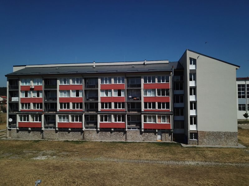 На 24.03.2026г. започна ремонта на общежитие към Спортно училище „Никола Велчев“, гр.Самоков по проект BG-RRP-1.011-0036-C01 - Основен ремонт и обновяване на училищно общежитие към Спортно училище 