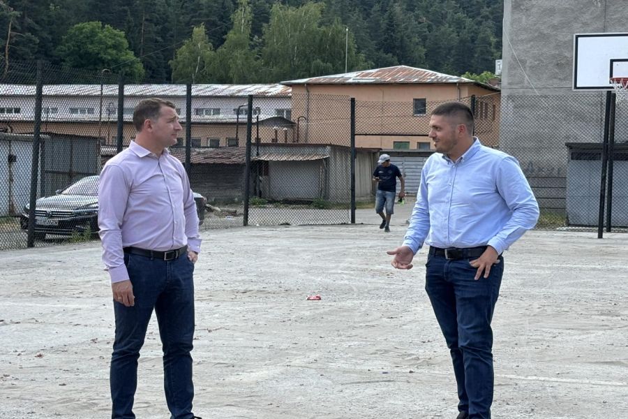Започна ремонтът на спортната площадка в кв. „Възраждане“!