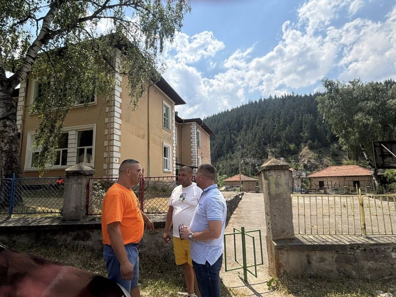 В Бели Искър: започна ремонтът на покрива на училищната сграда, в коятосе помещава детската градина