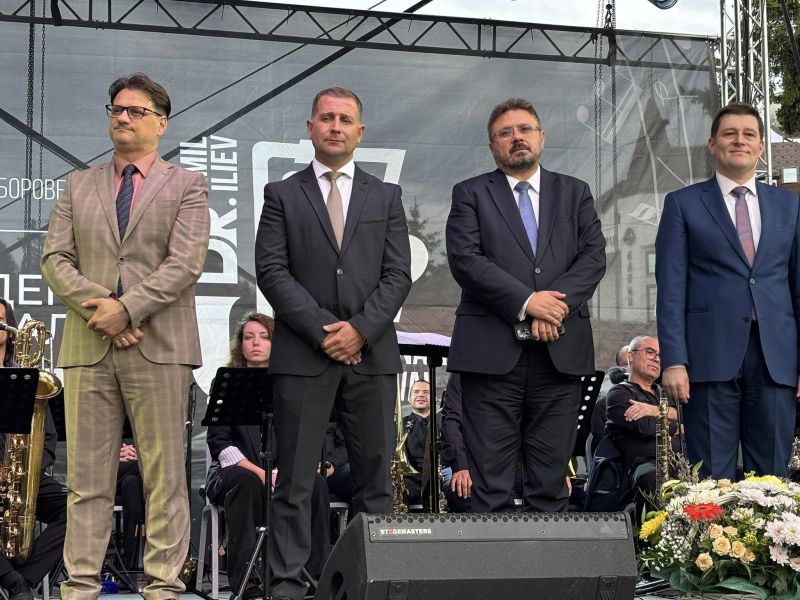 Кметът инж. Ангел Джоргов и министърът на културата Мариан Бачев откриха четвъртото издание на Международния джаз фестивал „Д-р Емил Илиев“