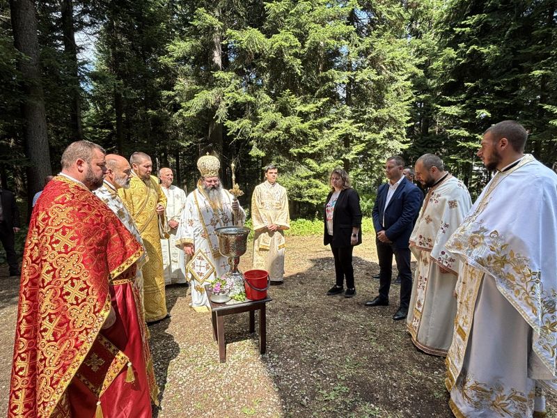 Днес своя храмов  празник чества църквата „Преображение Господне“ – Боровец