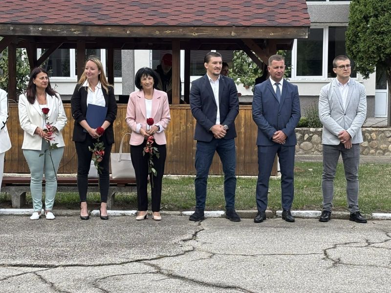 С тържествена церемония СУ „Никола Велчев“ даде старт на новата учебна година