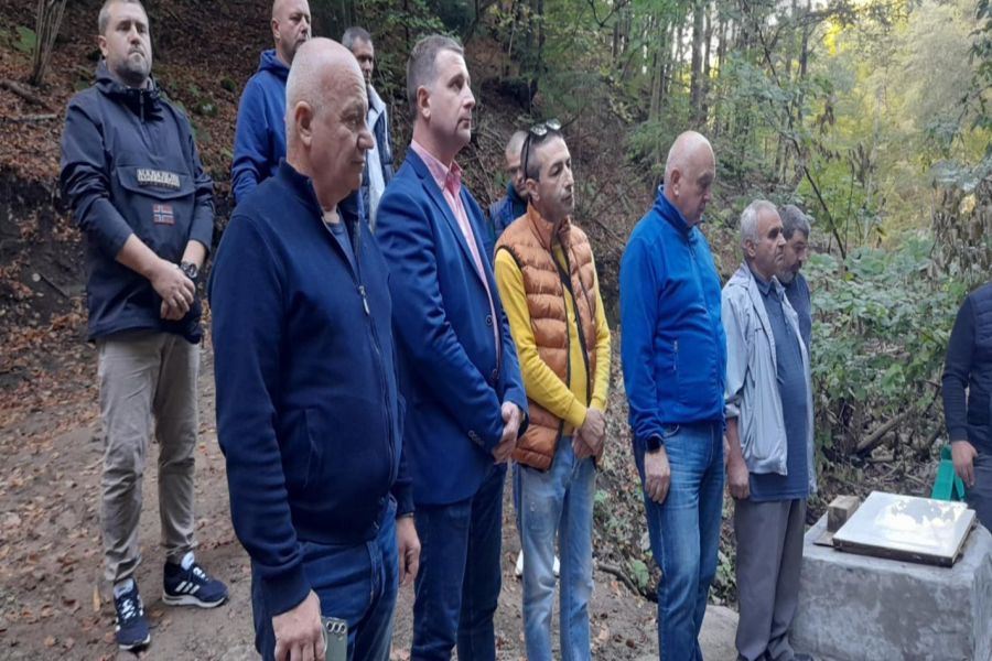 Днес в село Шипочан бе осветено обновеното водохващане, което ще гарантира надеждно водоснабдяване за жителите на Шипочан и Ново село.