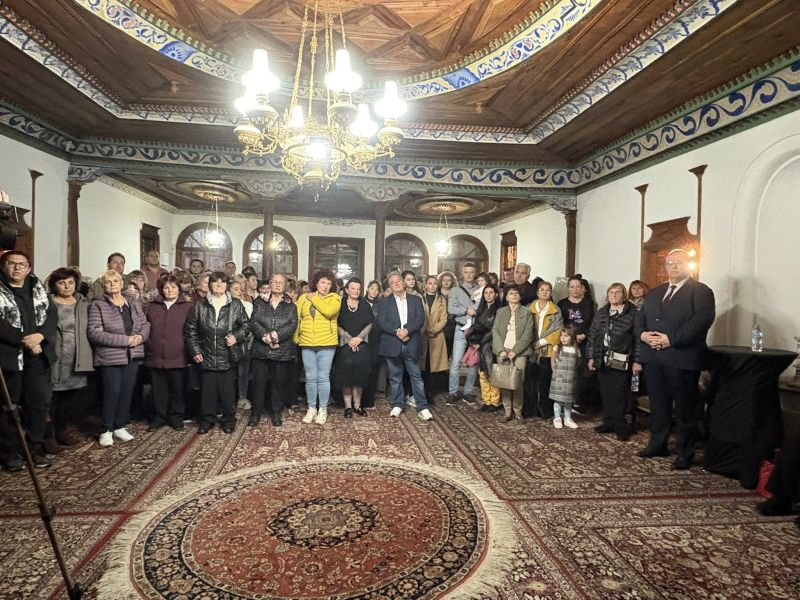 Денят на народните будители бе тържествено отбелязан в Сарафската къща, където по покана на кмета инж. Ангел Джоргов се събраха учители, читалищни и културни дейци, общественици – съвременните будители на Самоков