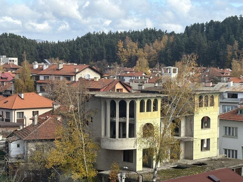 Община Самоков работи активно по премахване на опасни сгради и конструкции!