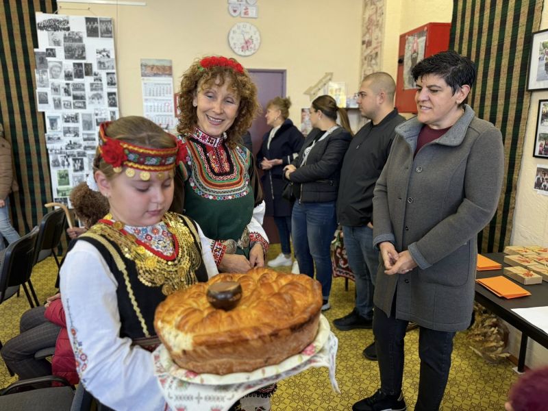 В Културен център „Остави следа“ в с. Горни Окол се проведе вълнуващо събитие, посветено на традициите и автентичния горнооколски фолклор