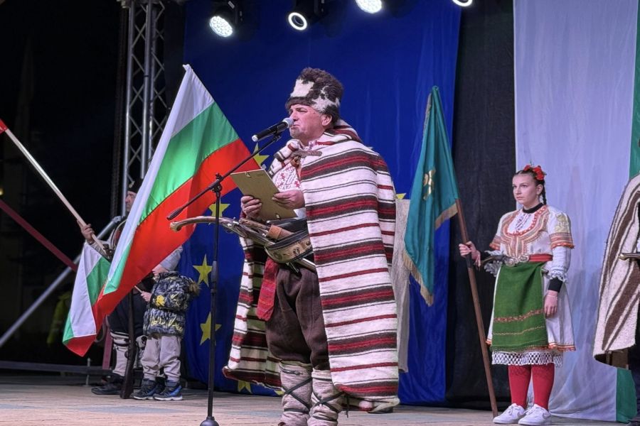 С празнично шествие Самоков отбелязаха Националния празник на България и 148 години от Освобождението