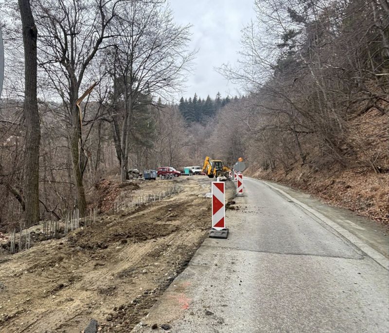 Активно се работи по пътя Радуил – Боровец