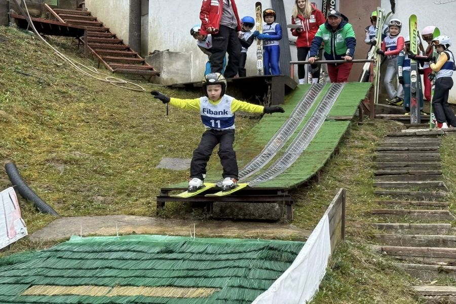 Днес в Самоков се проведе състезание по ски скок за Купа „Орле“, част от календара на Българската федерация по ски и организирано от ски клуб „Б Тийм“.