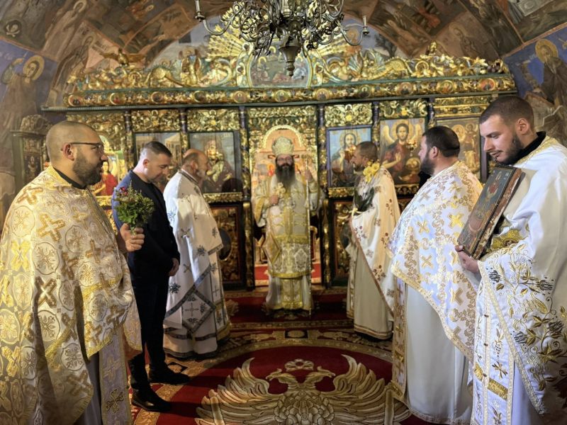 Днес, в дните на Светлата седмица, в  храм Рождество Богородично бе отслужена тържествена света Божествена литургия от Мелнишкия епископ Герасим, в съслужение с духовници от Самоковската духовна околия