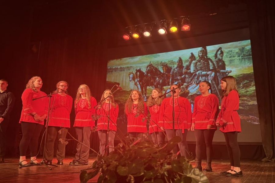 Учениците от СУ „Отец Паисий“ сътвориха вдъхновяващо патриотично тържество по повод 150 години от Априлското въстание под надслов „Памет, която говори“.