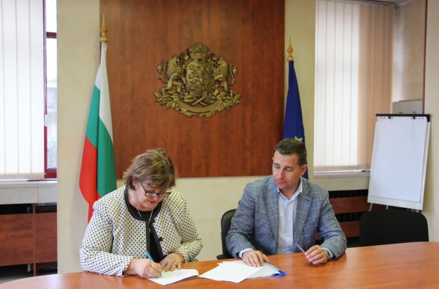 Подписан договор за финансиране с Министерство на регионалното развитие и благоустройство за модернизация и ремонт на лекоатлетически стадион и съоръжения за лекоатлетически дисциплици на стадион “Искър”