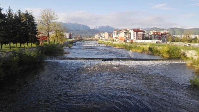 Община Самоков предприема всички необходими мерки за защита на населението и имуществото във връзка с повишаването на нивото на реките вследствие на обилните валежи