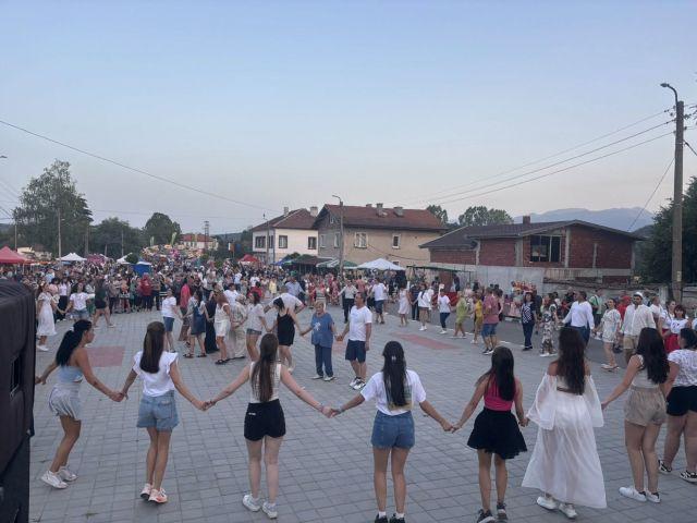 съборите в нашите населени места винаги носят онова особено усещане за общност, заедност и жива българска традиция