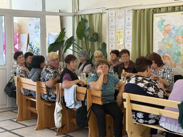 Членовете на клуба споделиха спомени от предишните рождени дни и празници, организирани в Радуил
