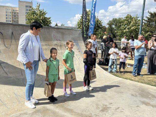 Сред официалните гости бе началникът на отдел „Култура, образование, спорт и младежки дейности“ Даниела Трохарова, която връчи награди на част от победителите