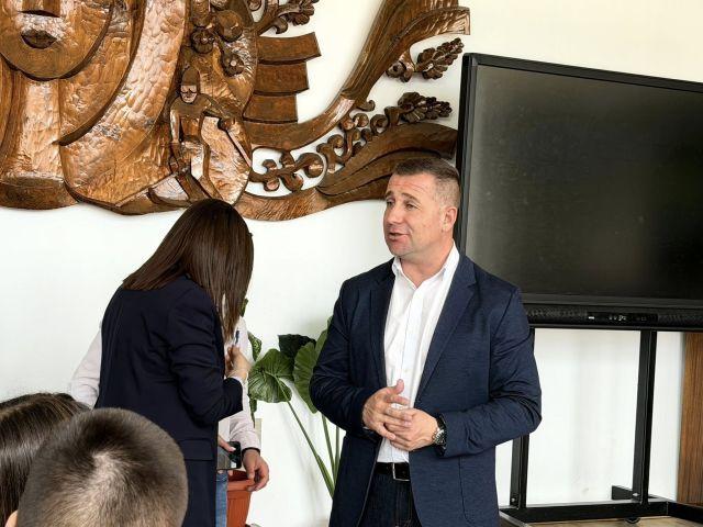 Кметът сподели пред младите хора и своя личен професионален път като възпитаник на университета