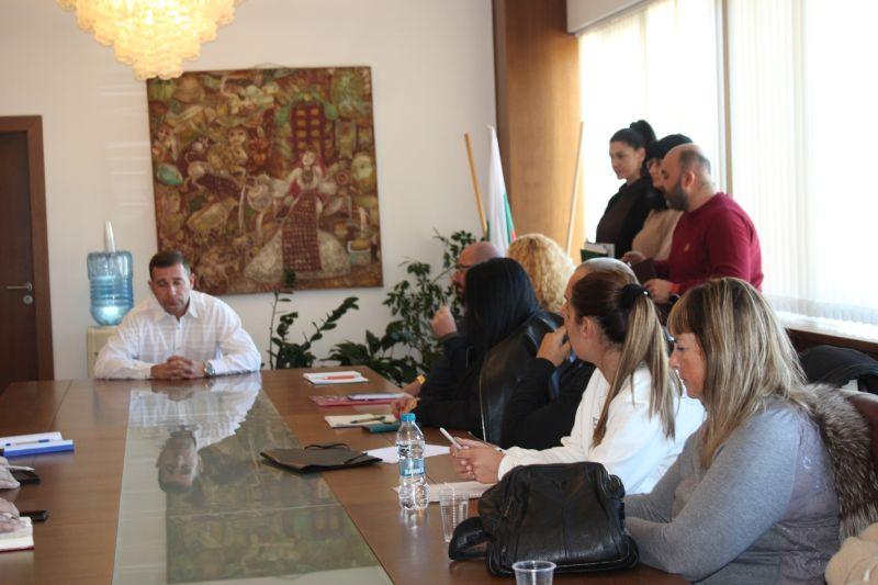 Кметовете на населени места повдигнаха въпроса за сметоизвозаването.