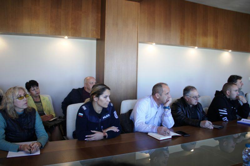 Към АПИ Янко Рогачев, началник на РУ – Самоков отправи призив да се възстанови мантинелата на пътя за Боровец, която е компрометирана и обезопасява изключително опасен участък.