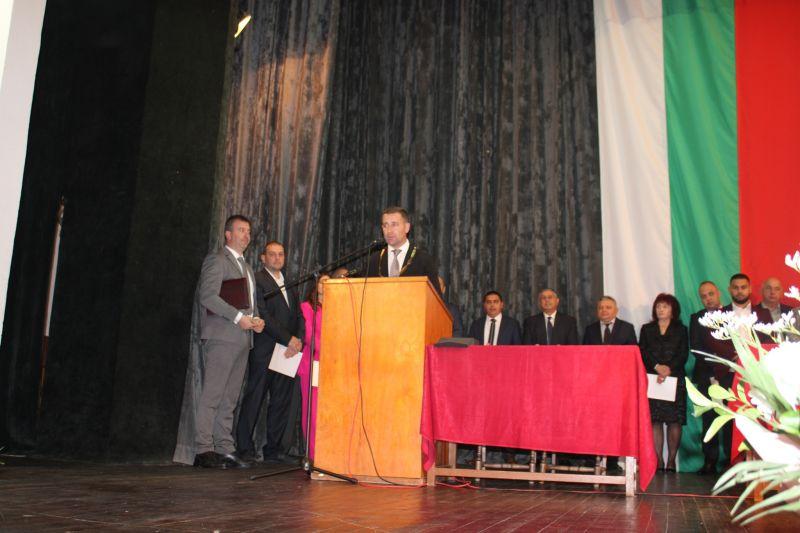 Новоизбрания кмет на община Самоков Ангел Джоргов положи клетва и получи удостоверението си за избран кмет