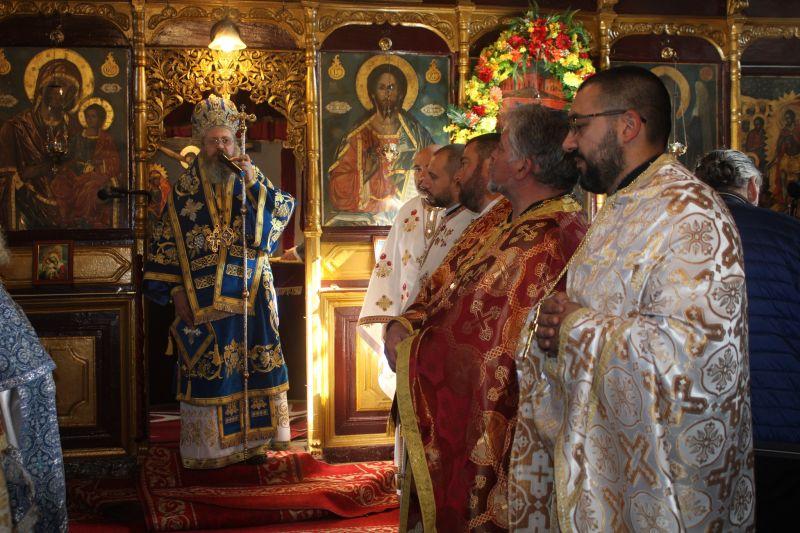 Света литургия отслужи Негово Преосвещенство Белоградчишки епископ Поликарп