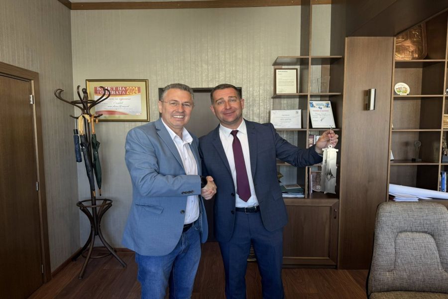 Ректорът на Минно-геоложкия университет проф. д-р инж. Ивайло Копрев и представители на академичната дейност посетиха кмета на Община Самоков инж. Джоргов и се срещнаха с ученици от 11. и 12. клас в средните училища в града