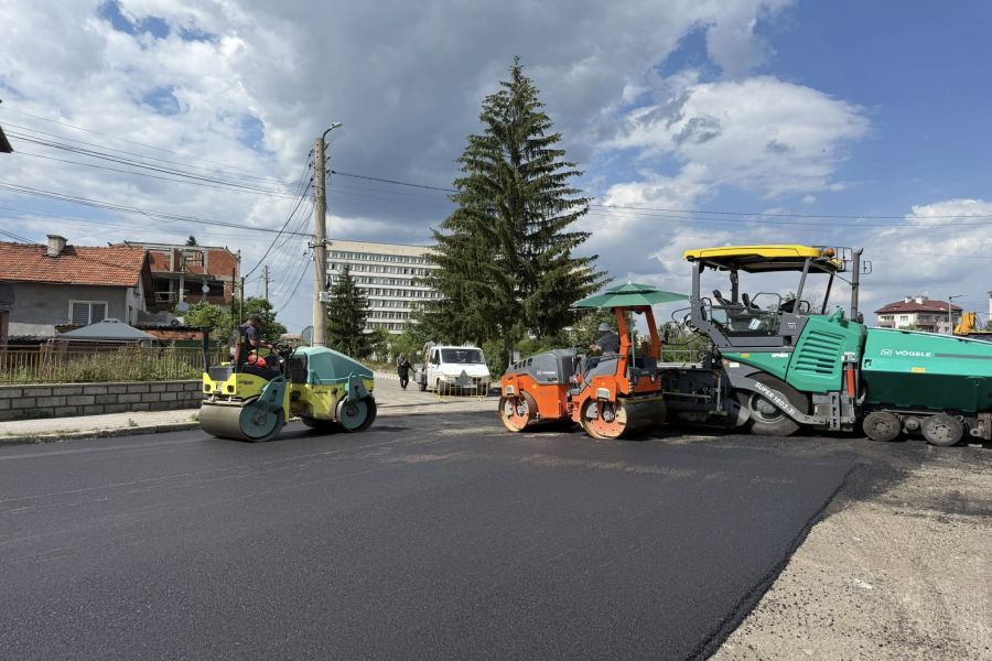 В разгара на строителния сезон: оглед на ремонтните дейности по улиците „Гоце Делчев“ и „Ястребец“