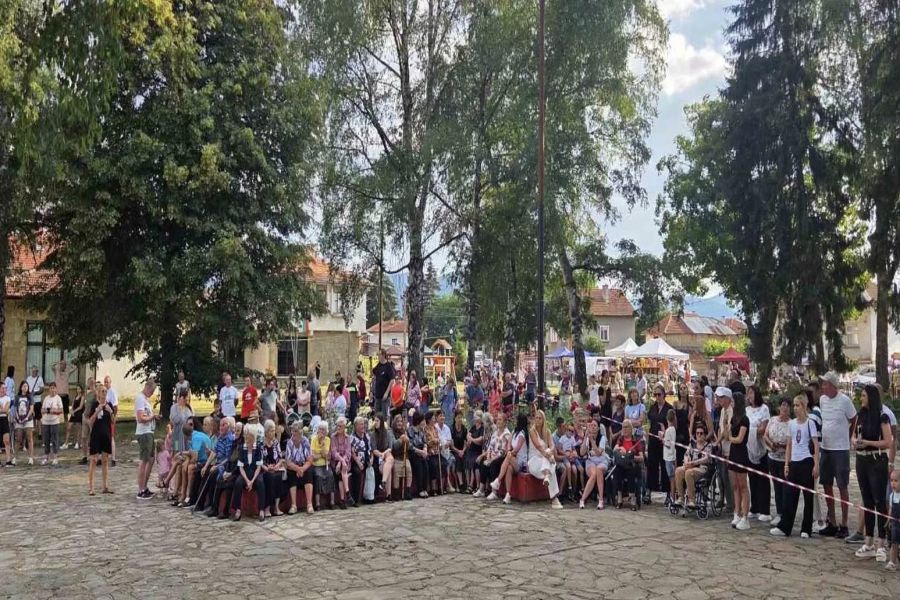 И тази година площадът на село Продановци оживя с музика, настроение и родолюбие по време на традиционния събор, който събра жители и гости на селото за един незабравим празничен ден