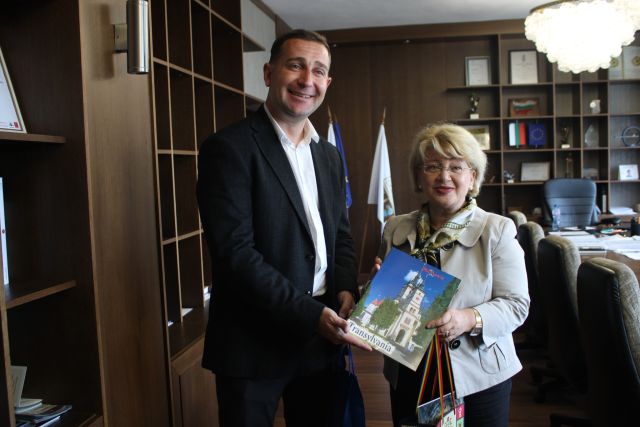 Кметът инж. Ангел Джоргов посрещна днес Нейно превъзходителство Бръндуша Йоана Предеску