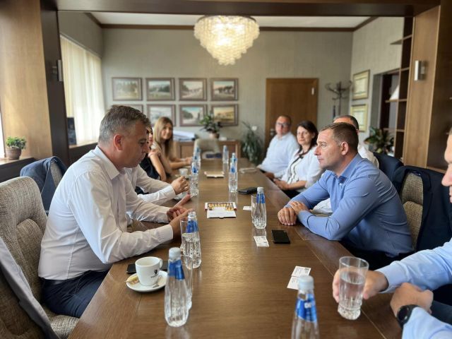 Среща с кмета на град Пирот и представители на сръбската община