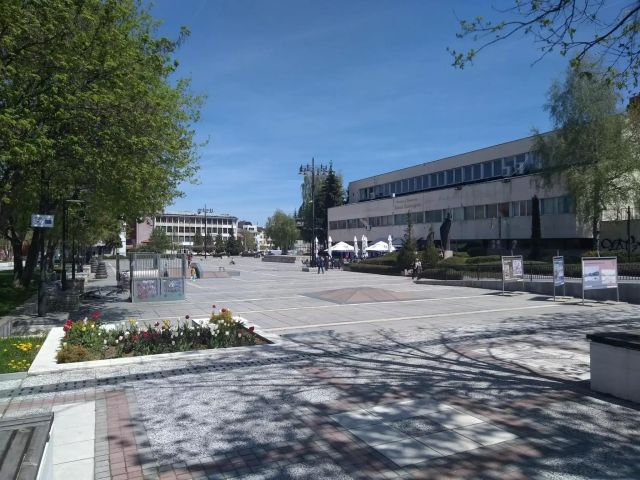 Нагряване на настилката на площад ,,Захарий Зограф”