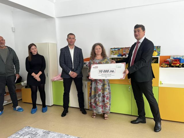Център МИР – Самоков получи чек за осигуряване на изхранването на децата