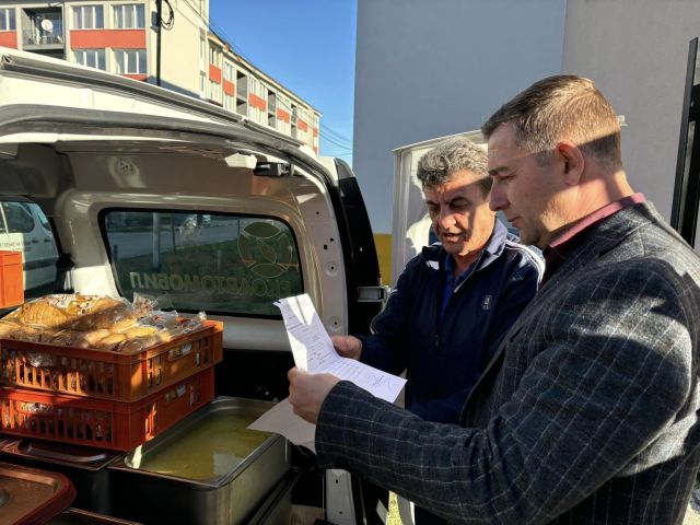 Инспектиране социалните услуги за изхранване на възрастни и хора