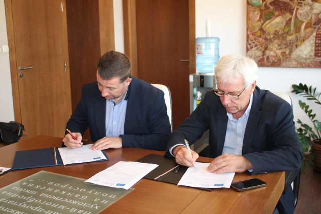 Договор за доставката на 5 нови електрически автобуса, в едно с допълнително оборудване, и 5 зарядни станции
