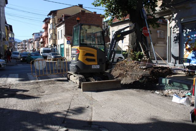 Във връзка с ремонтните дейности на  улица „Житна чаршия”
