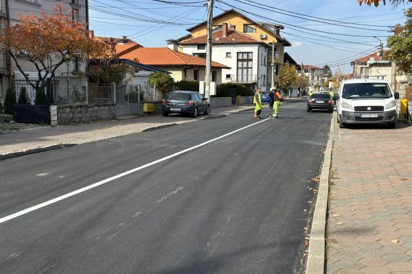 Полагане на хоризонтална пътна маркировка на улица ”Житна чаршия”
