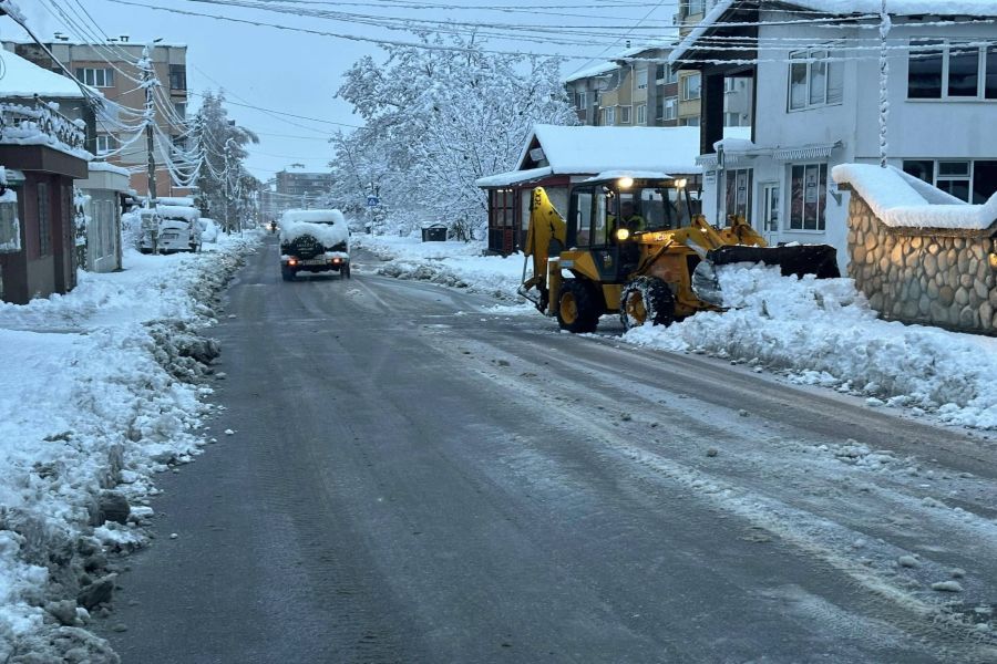 Към момента улиците в Самоков са почистени и проходими при зимни условия