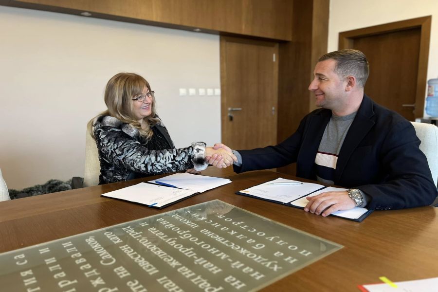 Кметът инж. Джоргов и представител на синдикалната организация ,,Подкрепа” подписаха Колективен трудов договор