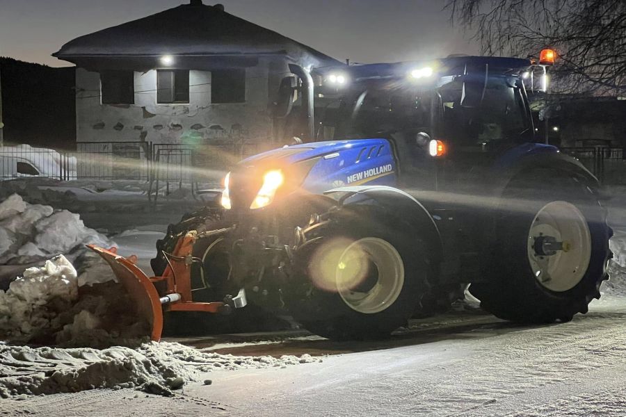 Продължава опесъчаването и почистването на натрупалия сняг и лед на територията на Общината