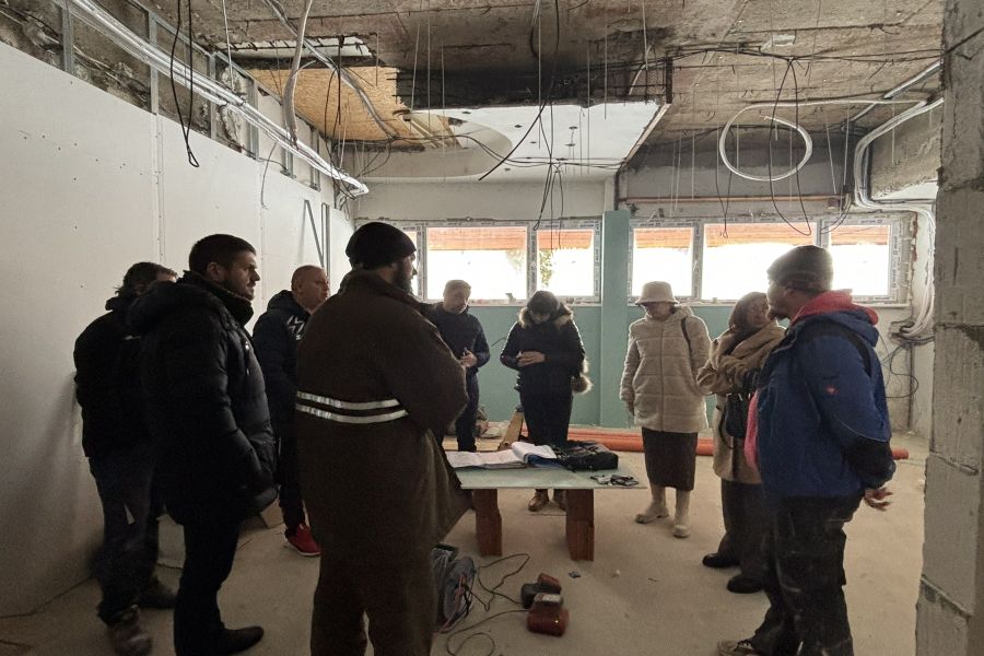 Продължава работата по изграждане на културен център в помещението на бившата Първа частна банка