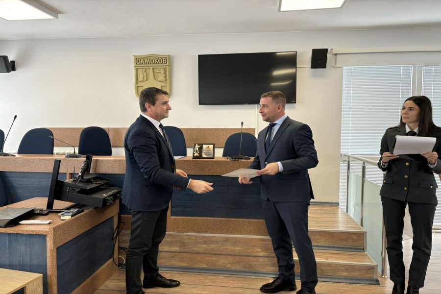 Кметът на община Самоков инж. Ангел Джоргов бе удостоен с грамота и статуетка в категория „Партньори” на областното ниво на националния конкурс „Пожарникар на годината”