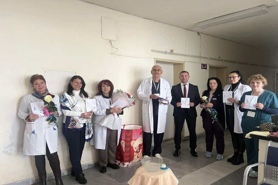 Денят на родилната помощ, по известен като Бабинден, отбеляза екипът на МБАЛ- Самоков заедно с кмета инж. Ангел Джоргов и заместник-кмета Станимира Давидова
